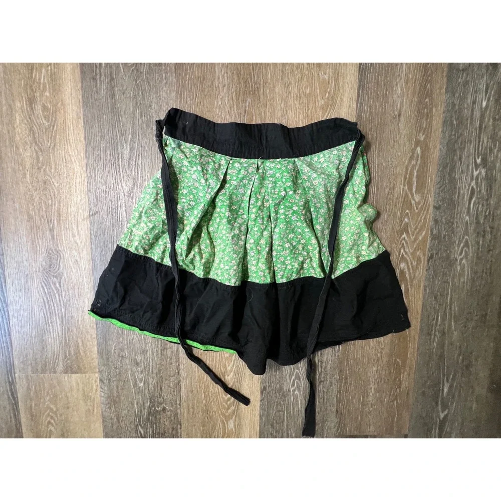 Floral Half Apron Womens One Size Green Black Good Ribbon Trim Pleated